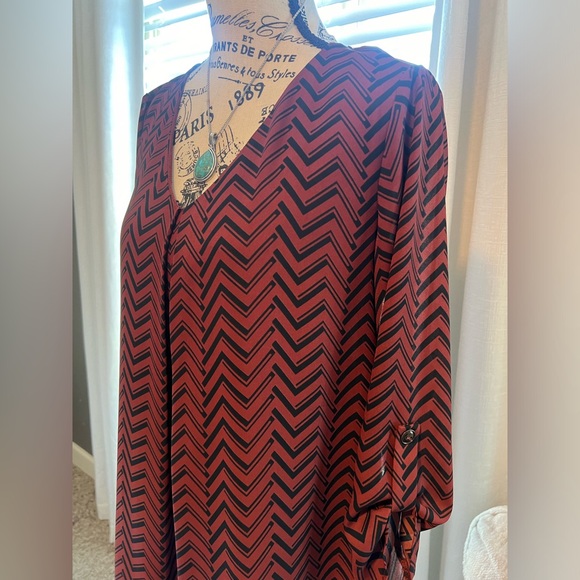 Classy, dressy dress. Very casual business. - Picture 1 of 7